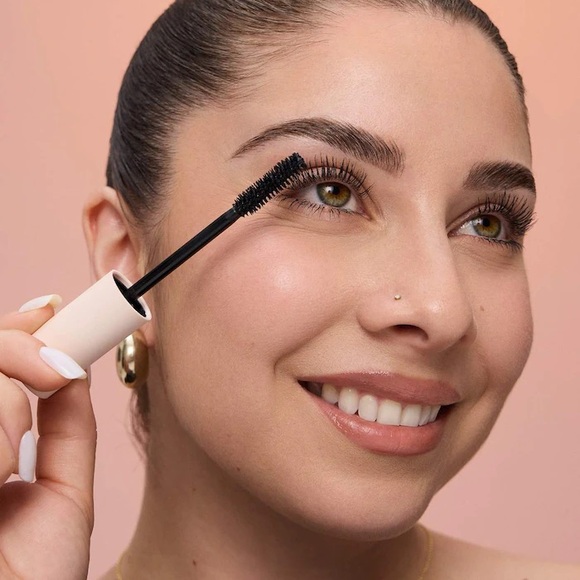 Rare Beauty Perfect Strokes Universal Volumizing Mascara. NEW IN BOX. - Picture 4 of 13